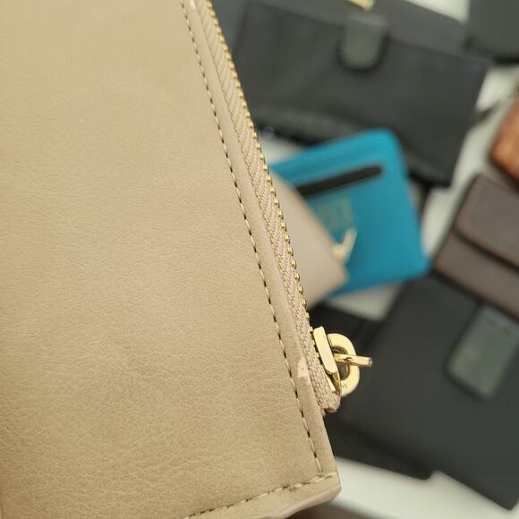 Bundle Huge lot 20+ Wallets Faux leather Vintage Fair To Excellent - Picture 5 of 7